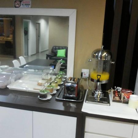 Radiant Hotel Sitiawan Eksteriør bilde